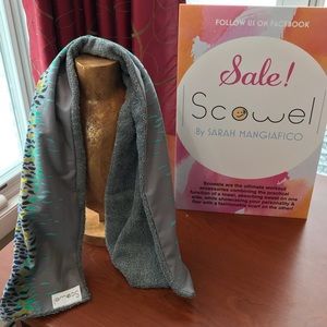 SCOWEL Scarf/towel fitness accessory. Sweat & mode